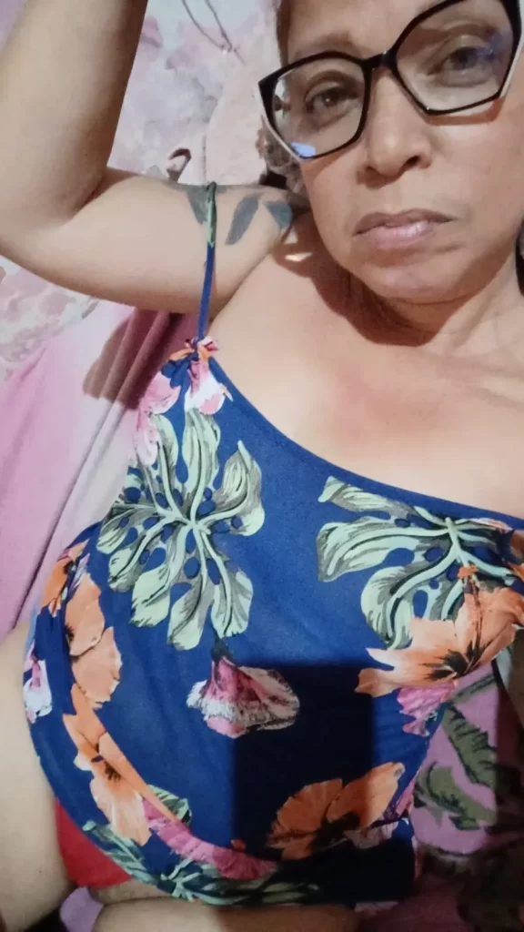 coroa casada, madura safada, chifrar corno, dar o cu, gozada dentro, vestido levantado, peitos fartos, buceta peludinha, coroa nua, casada exibida, foto caseira, madura provocante, chifre permitido, brasileira madura, nudes coroa